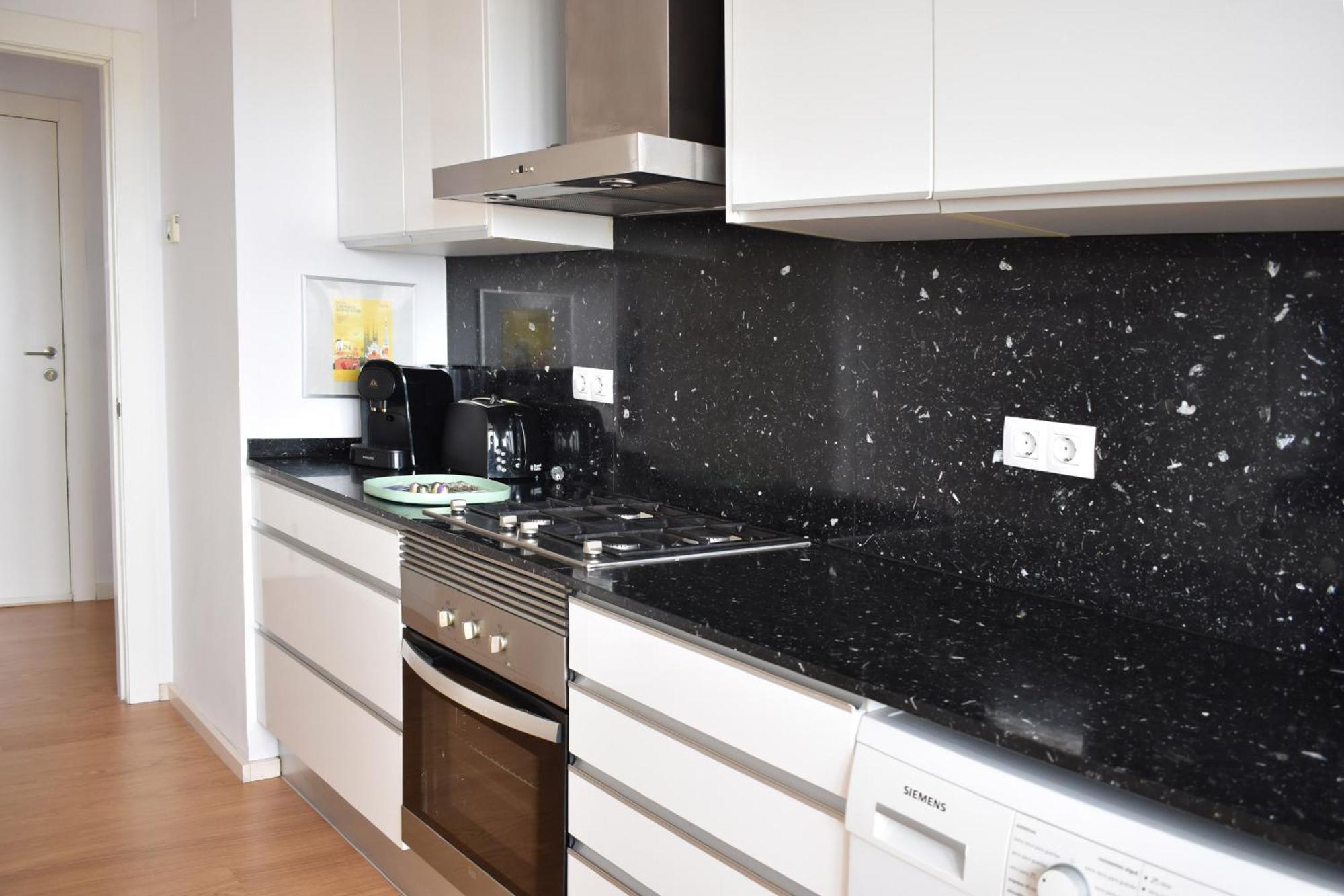 Stylish Well-Connected Beachfront Flat Валенсия Екстериор снимка