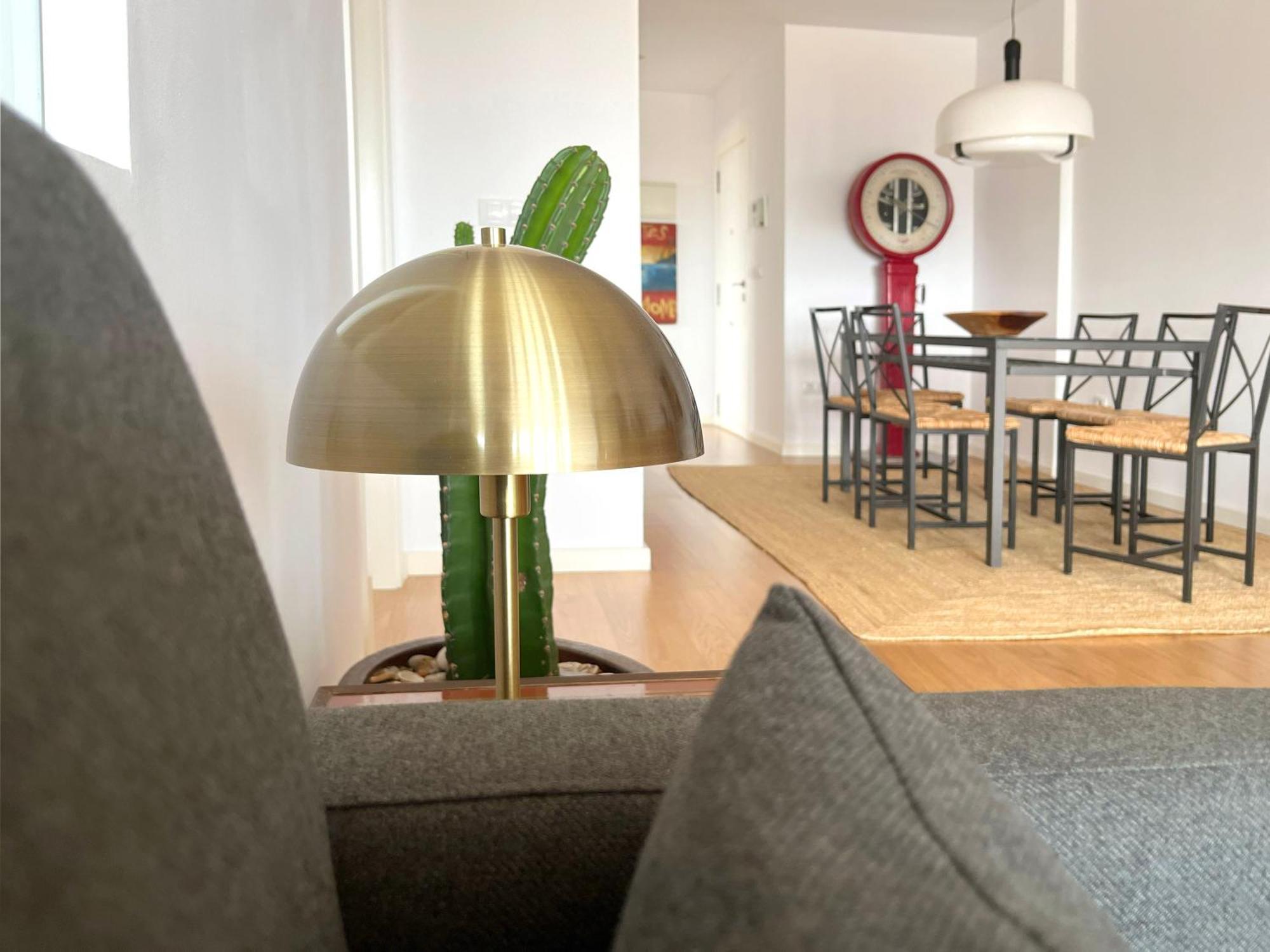 Stylish Well-Connected Beachfront Flat Валенсия Екстериор снимка